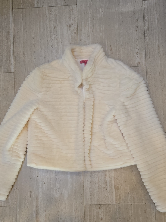 Betsey Johnson Jackets & Blazers - Betsey Johnson Creamy Ivory Faux Fur Cropped Jacket